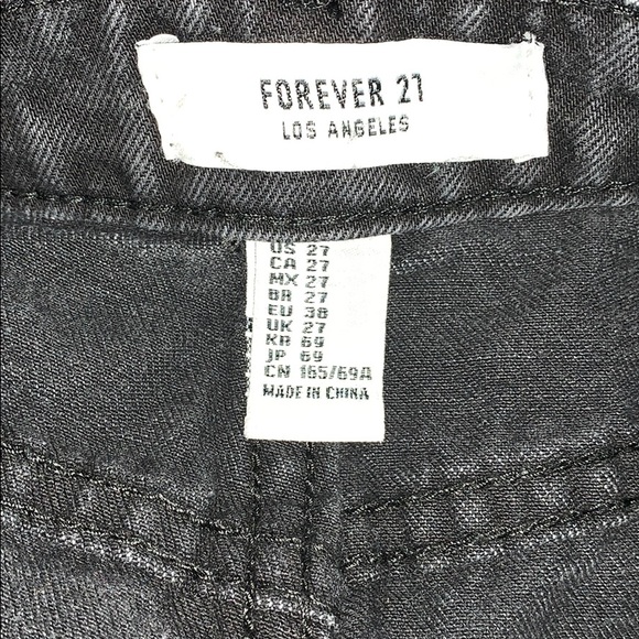 FOREVER21 Black denim shorts 🖤❤️💛 - Picture 3 of 6